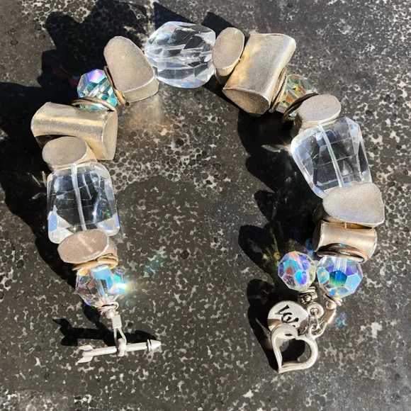 Bracelet w/Swarovski crystals, silver chunks & rings, and heart & arrow clasp - Picture 7 of 12